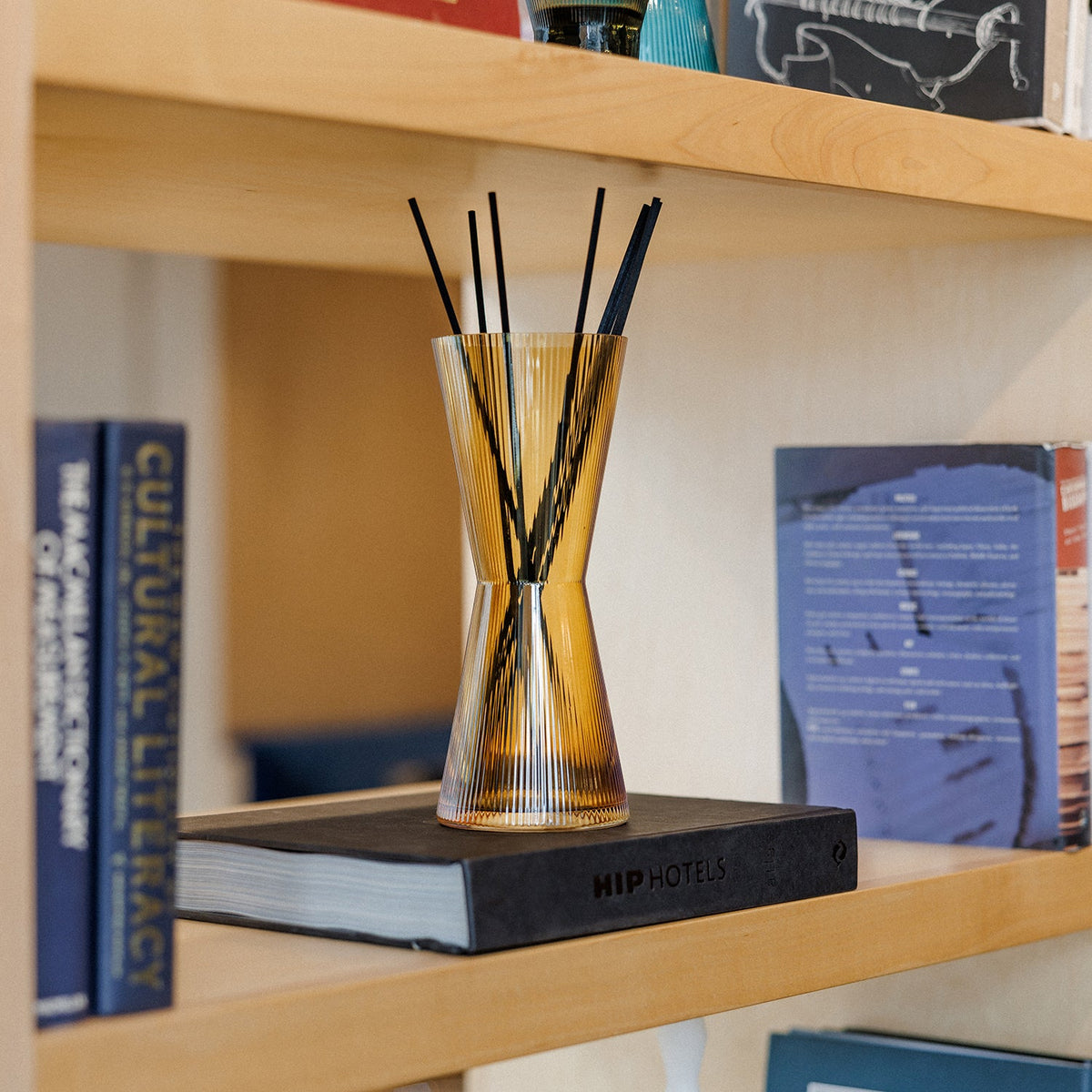 Reed Diffuser – Oud & Bergamot | OZAIZ | ESVILA