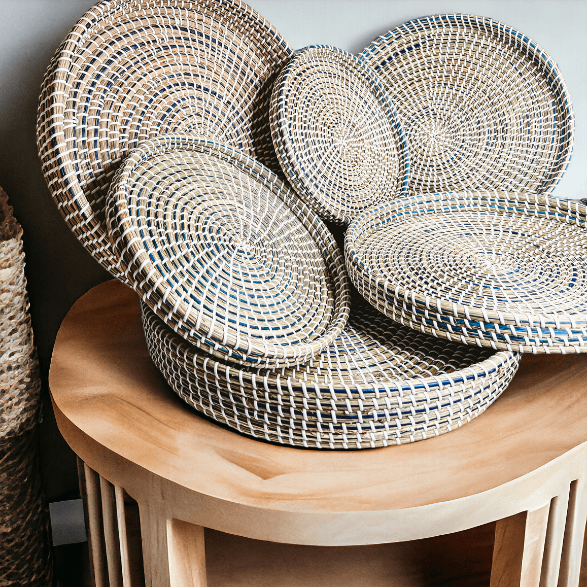 Weave handwoven natural seagrass tray