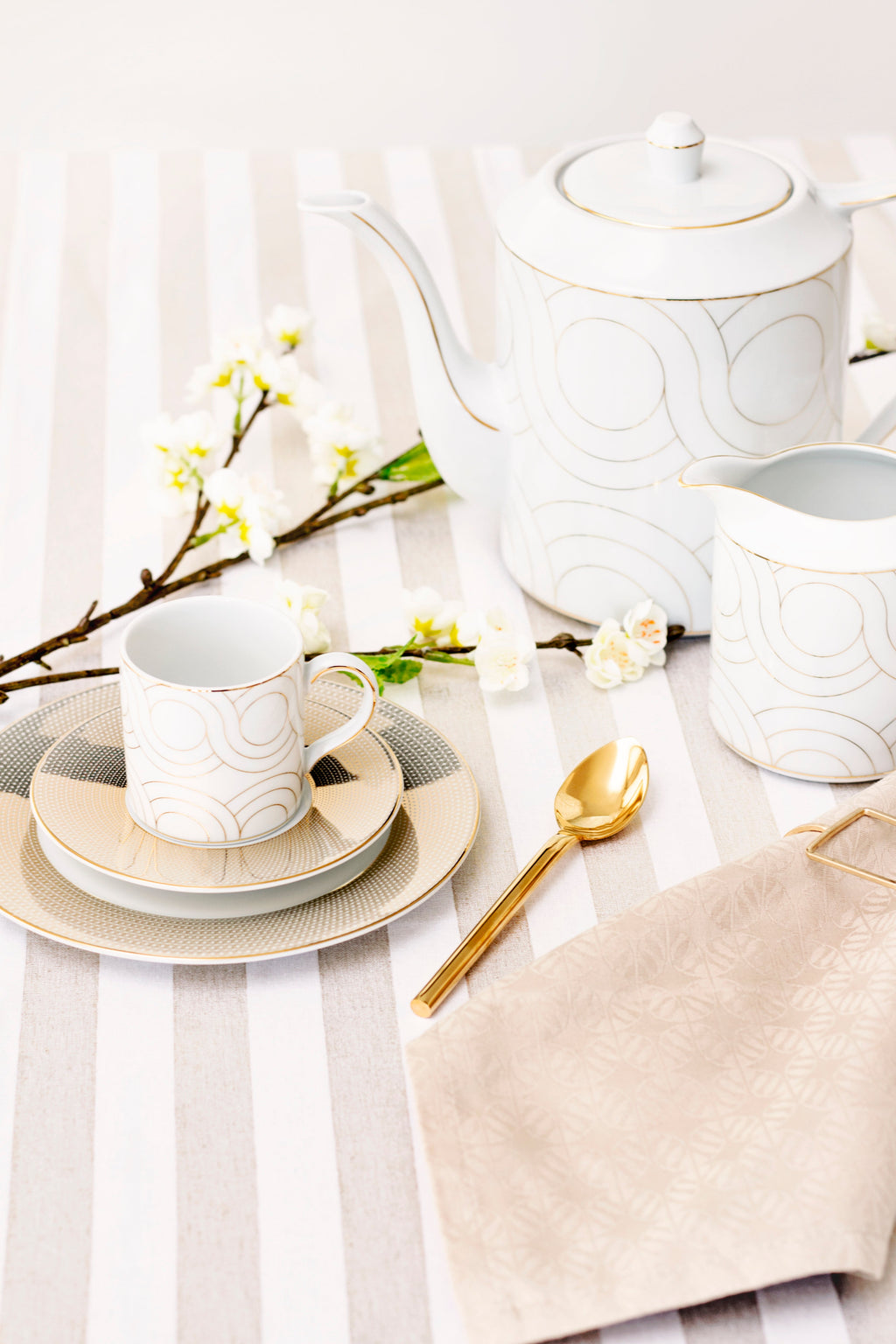 Infinity Tea Set, 11-Piece Service for 4 | French Porcelain, Made in Portugal