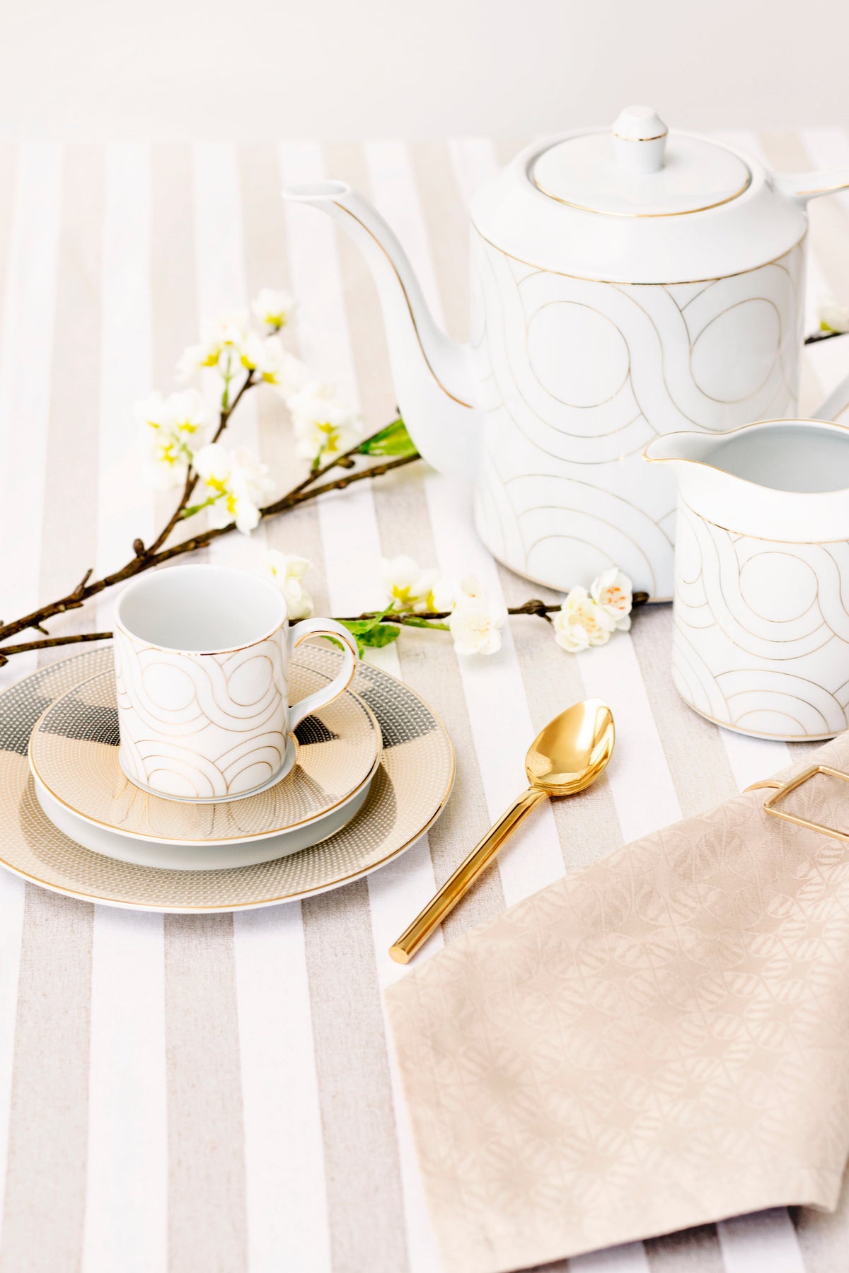 Infinity Tea Set, 11-Piece Service for 4 | French Porcelain, Made in Portugal