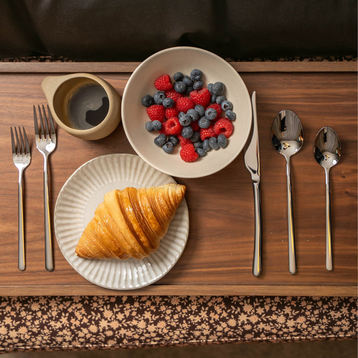 Premium Flatware Set – 18/10 Stainless Steel, Service for 4 | ESVILA
