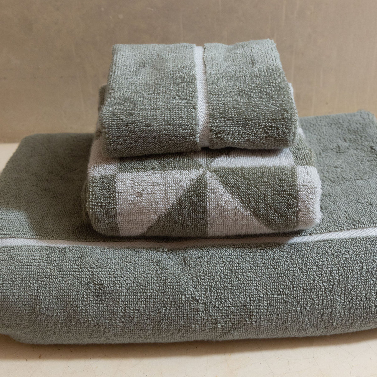 Australian Cotton Bath Towel – 600 GSM, Deia | ESVILA